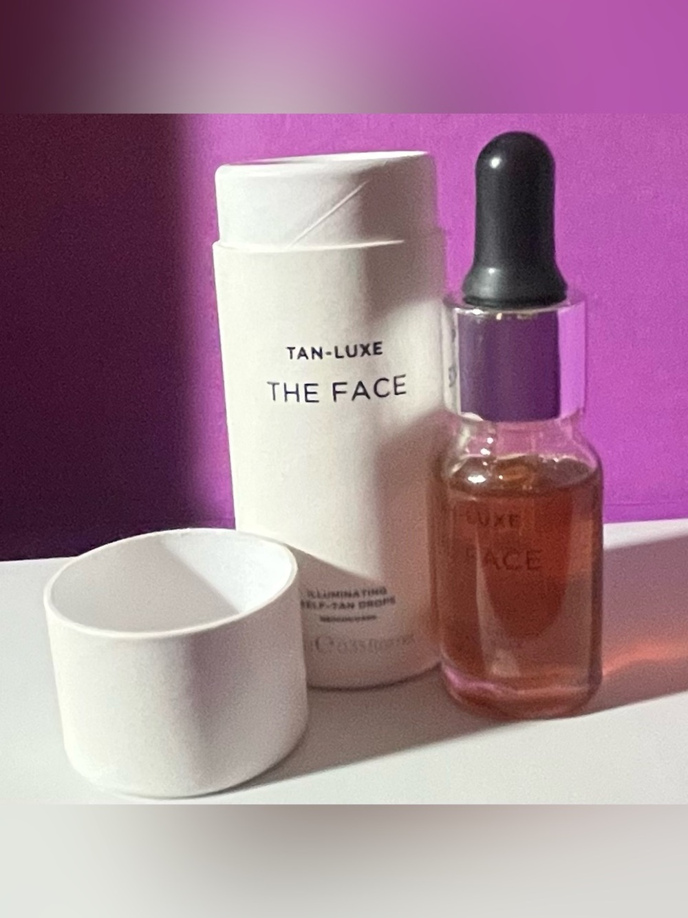 TAN-LUXE - THE FACE -
ILLUMINATING SELF-TAN DROPS MEDIUM/DARK (NIB, UNUSED)